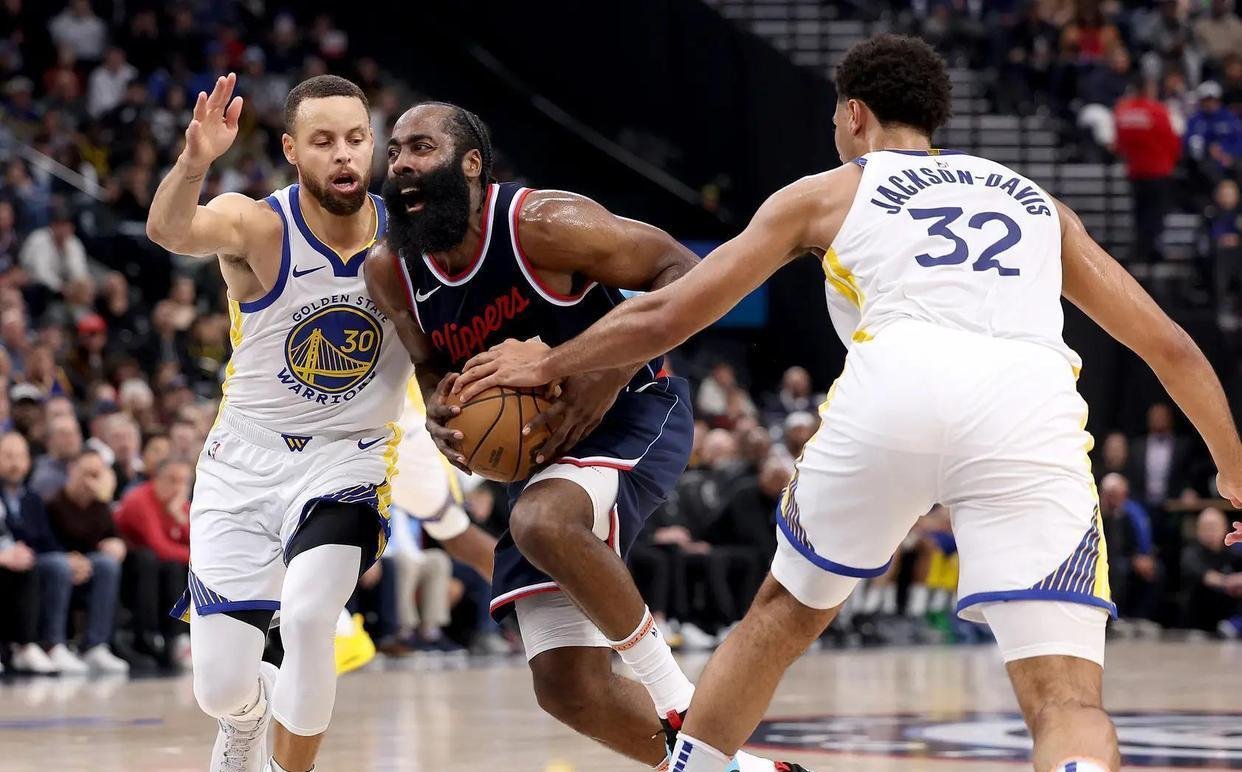 爵士惊艳全场，公牛助攻爆棚，哈登逆转取胜！-爱游戏官方