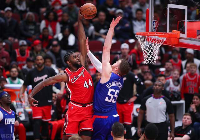 公牛狂砍险胜分，迎来胜利迎来新赛季高光！-爱游戏网站